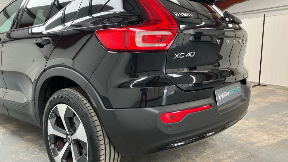 Volvo XC40 2.0 B3P Plus Dark 5dr Auto Petrol Estate - Image 34
