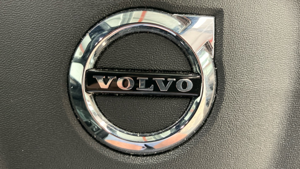 Volvo XC40 2.0 B3P Plus Dark 5dr Auto Petrol Estate - Image 79
