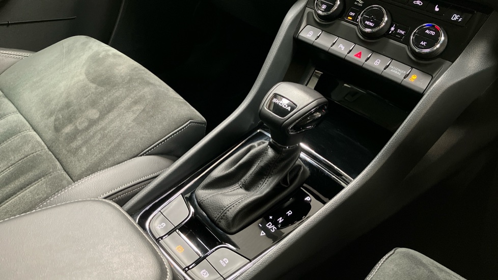 Skoda Karoq 1.5 TSI SE L 5dr DSG Petrol Estate - Image 10