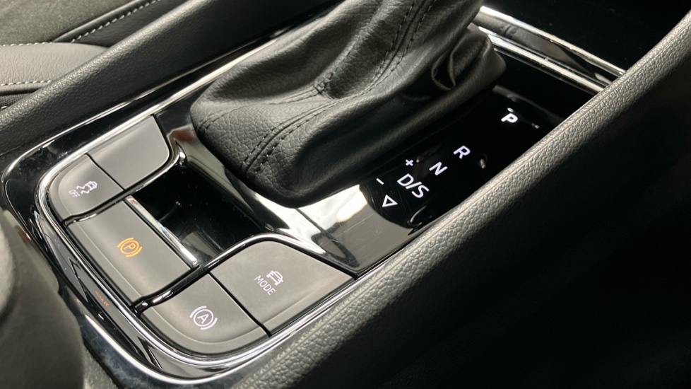 Skoda Karoq 1.5 TSI SE L 5dr DSG Petrol Estate - Image 19