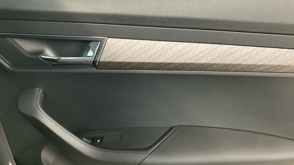 Skoda Karoq 1.5 TSI SE L 5dr DSG Petrol Estate - Image 29