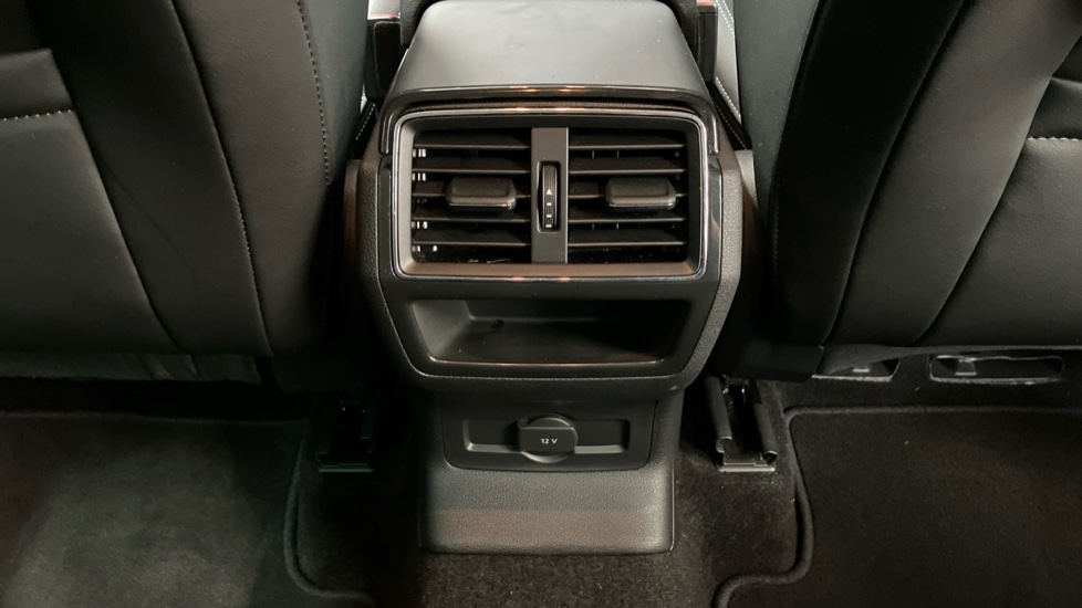 Skoda Karoq 1.5 TSI SE L 5dr DSG Petrol Estate - Image 36