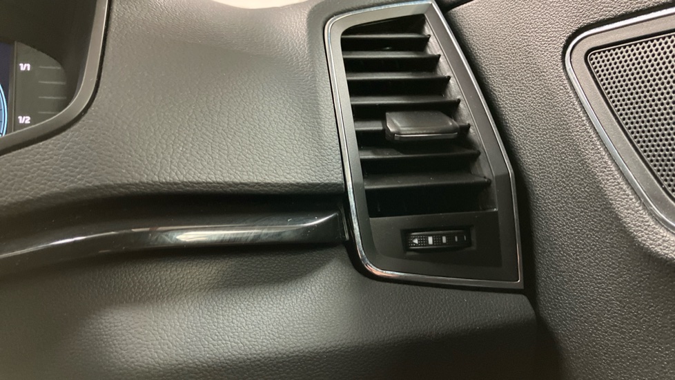 Skoda Karoq 1.5 TSI SE L 5dr DSG Petrol Estate - Image 44