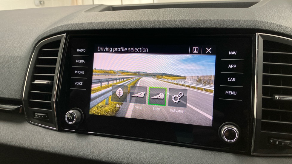 Skoda Karoq 1.5 TSI SE L 5dr DSG Petrol Estate - Image 55