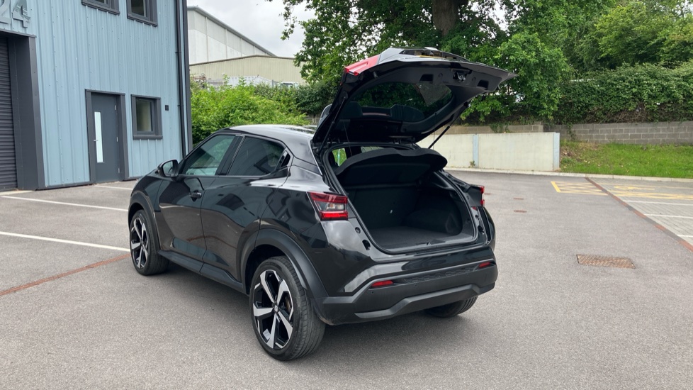 Nissan Juke 1.0 DiG-T Tekna 5dr DCT Petrol Hatchback - Image 41