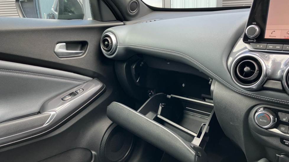 Nissan Juke 1.0 DiG-T Tekna 5dr DCT Petrol Hatchback - Image 55