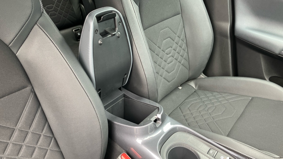 Nissan Juke 1.0 DiG-T Tekna 5dr DCT Petrol Hatchback - Image 63