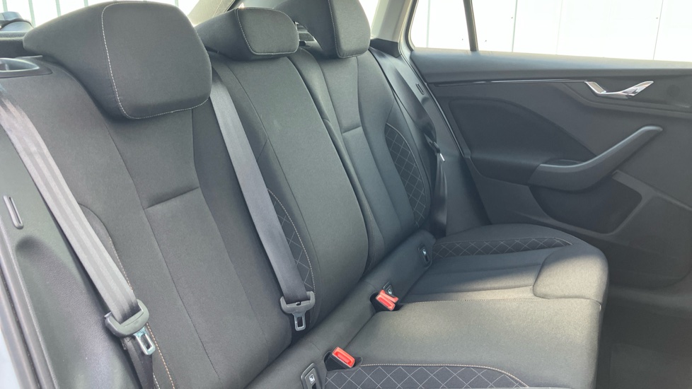 Skoda Kamiq 1.0 TSI 95 SE 5dr Petrol Hatchback - Image 35