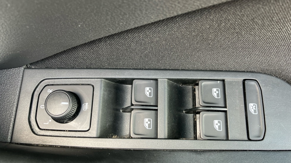 Skoda Kamiq 1.0 TSI 95 SE 5dr Petrol Hatchback - Image 40