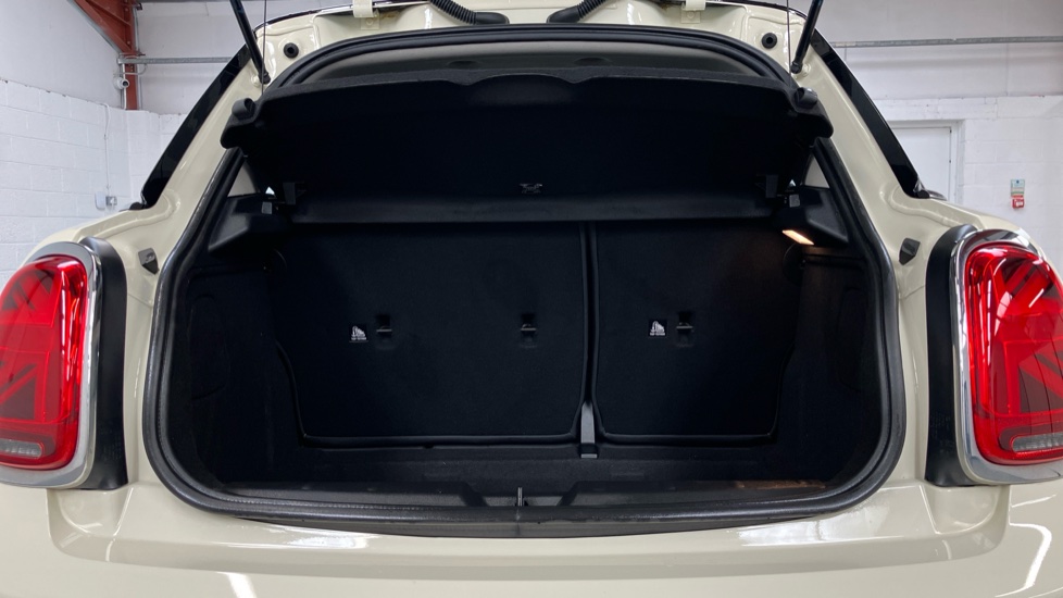 MINI Hatchback 1.5 Cooper II 5dr Auto Petrol Hatchback - Image 4