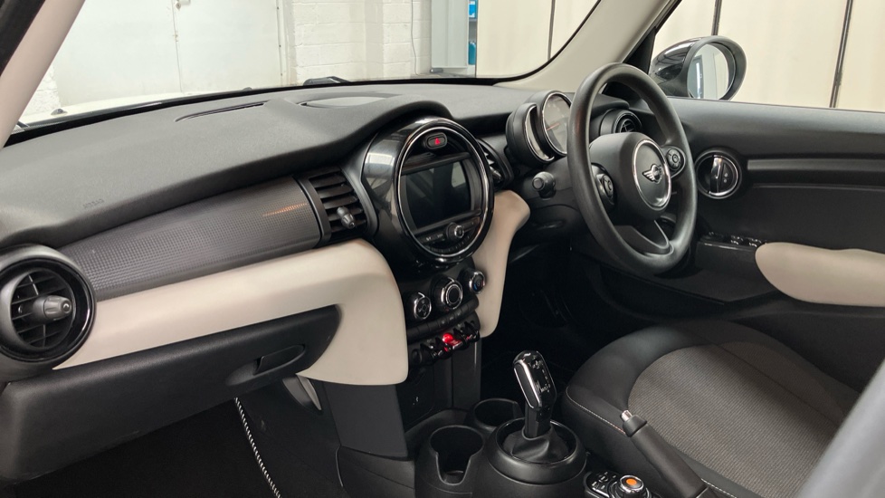 MINI Hatchback 1.5 Cooper II 5dr Auto Petrol Hatchback - Image 9