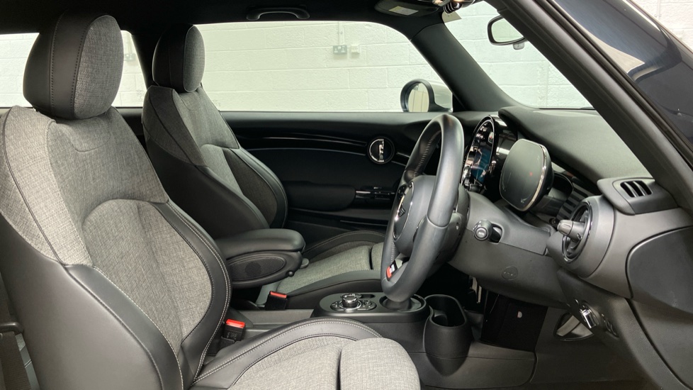 MINI Hatchback 135kW Cooper S Multitone Edition 33kWh 3dr Auto Electric Hatchback - Image 11