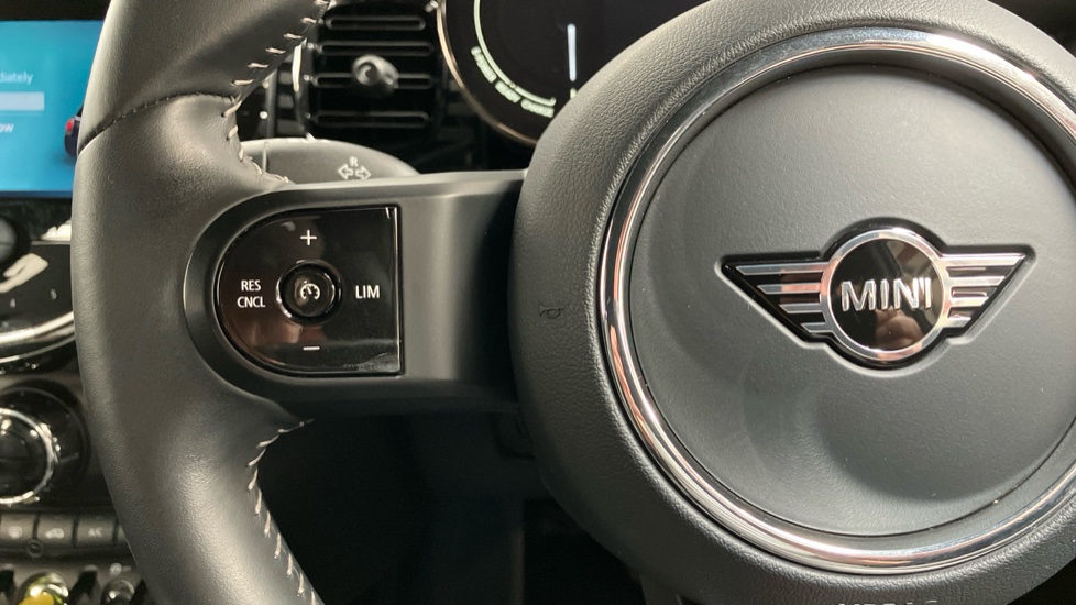 MINI Hatchback 135kW Cooper S Multitone Edition 33kWh 3dr Auto Electric Hatchback - Image 17