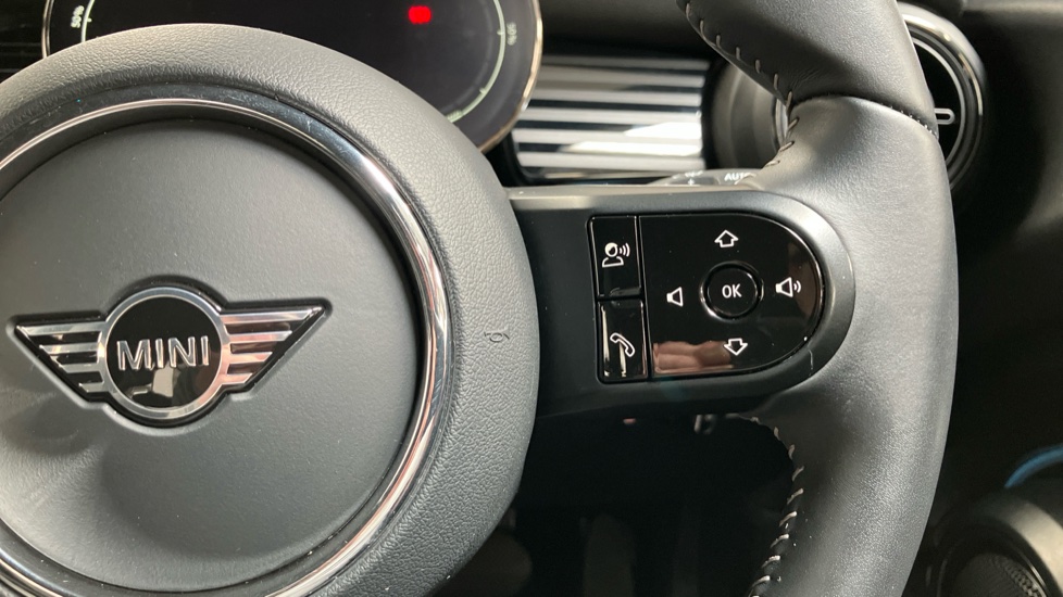 MINI Hatchback 135kW Cooper S Multitone Edition 33kWh 3dr Auto Electric Hatchback - Image 18