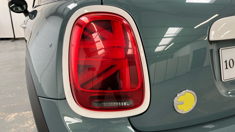 MINI Hatchback 135kW Cooper S Multitone Edition 33kWh 3dr Auto Electric Hatchback - Image 22