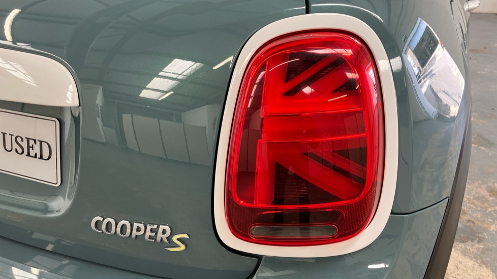 MINI Hatchback 135kW Cooper S Multitone Edition 33kWh 3dr Auto Electric Hatchback - Image 25