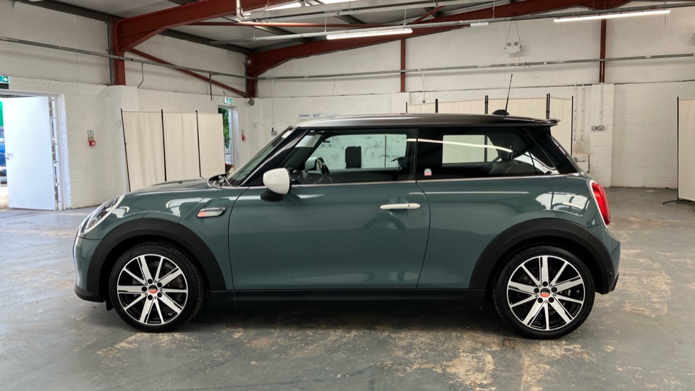 MINI Hatchback 135kW Cooper S Multitone Edition 33kWh 3dr Auto Electric Hatchback - Image 30