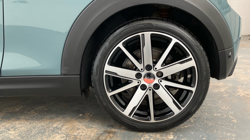 MINI Hatchback 135kW Cooper S Multitone Edition 33kWh 3dr Auto Electric Hatchback - Image 31