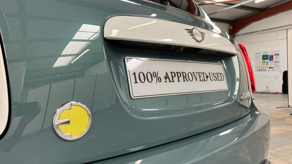 MINI Hatchback 135kW Cooper S Multitone Edition 33kWh 3dr Auto Electric Hatchback - Image 32