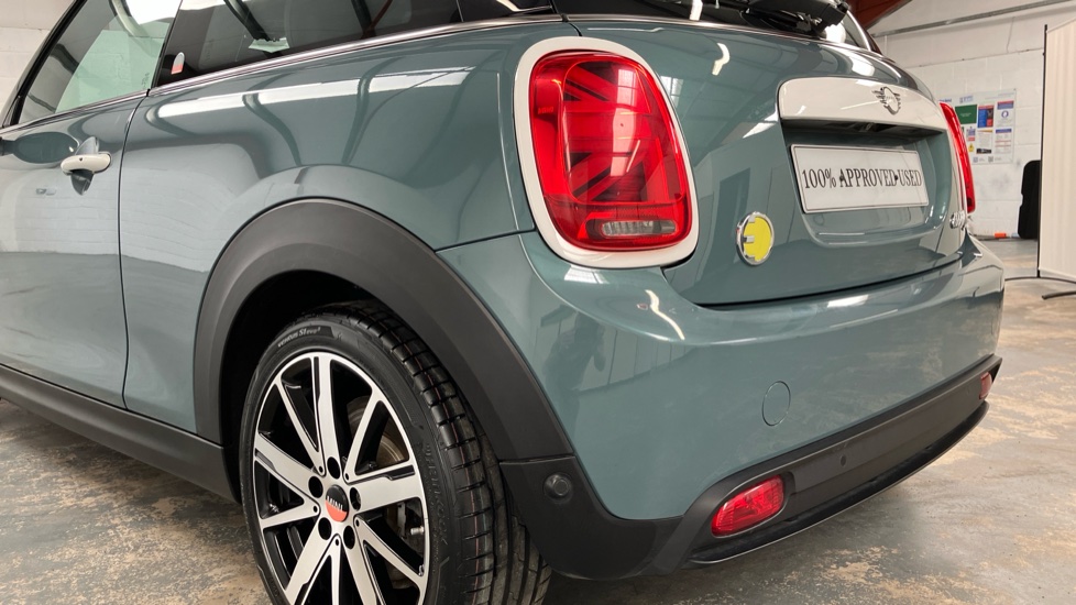 MINI Hatchback 135kW Cooper S Multitone Edition 33kWh 3dr Auto Electric Hatchback - Image 37