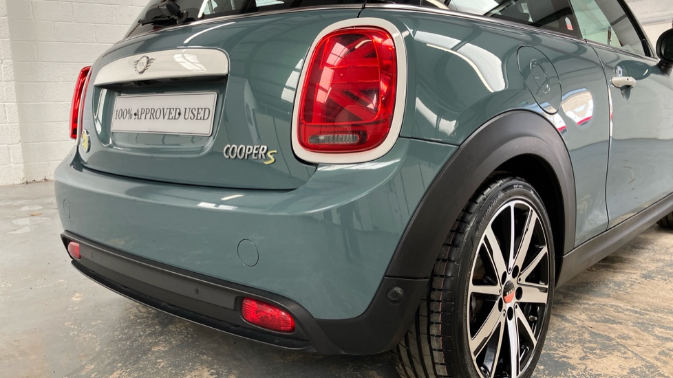 MINI Hatchback 135kW Cooper S Multitone Edition 33kWh 3dr Auto Electric Hatchback - Image 38