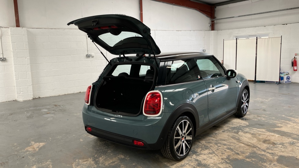 MINI Hatchback 135kW Cooper S Multitone Edition 33kWh 3dr Auto Electric Hatchback - Image 46