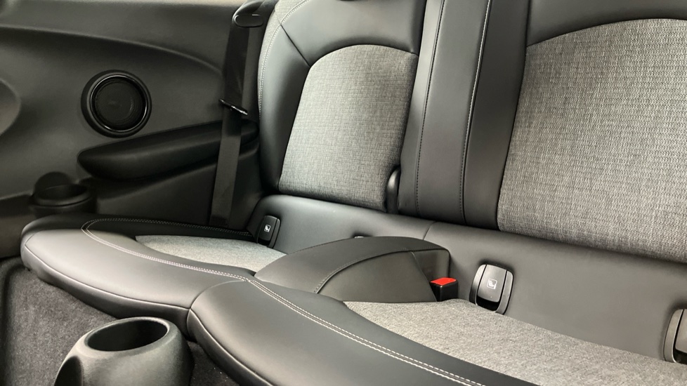 MINI Hatchback 135kW Cooper S Multitone Edition 33kWh 3dr Auto Electric Hatchback - Image 48