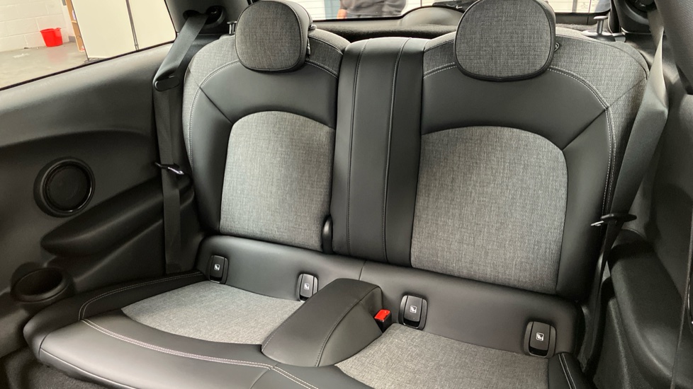 MINI Hatchback 135kW Cooper S Multitone Edition 33kWh 3dr Auto Electric Hatchback - Image 49