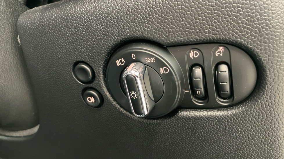 MINI Hatchback 135kW Cooper S Multitone Edition 33kWh 3dr Auto Electric Hatchback - Image 59