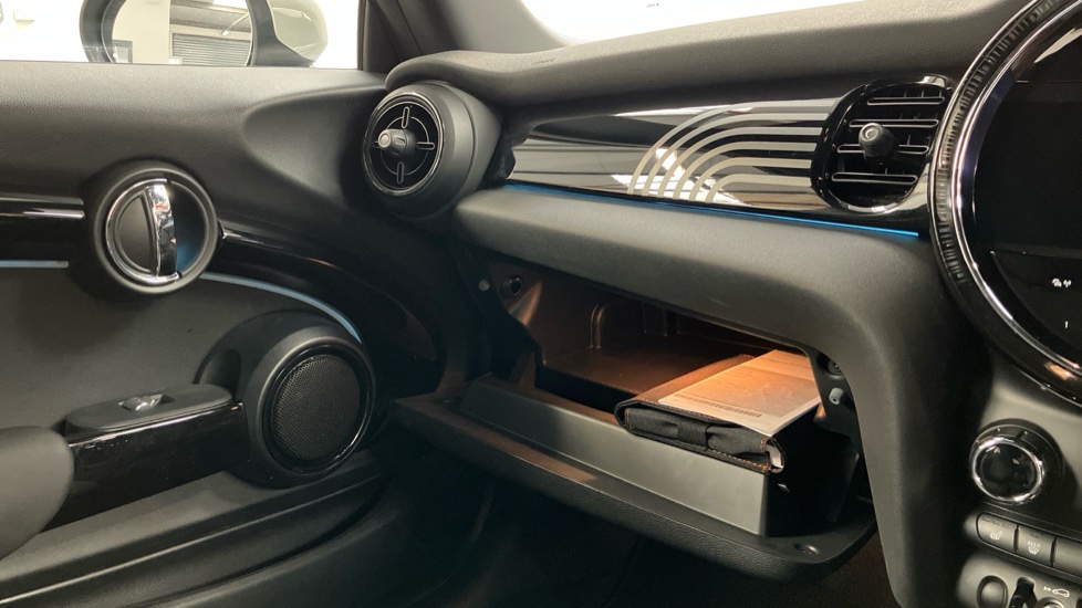 MINI Hatchback 135kW Cooper S Multitone Edition 33kWh 3dr Auto Electric Hatchback - Image 60