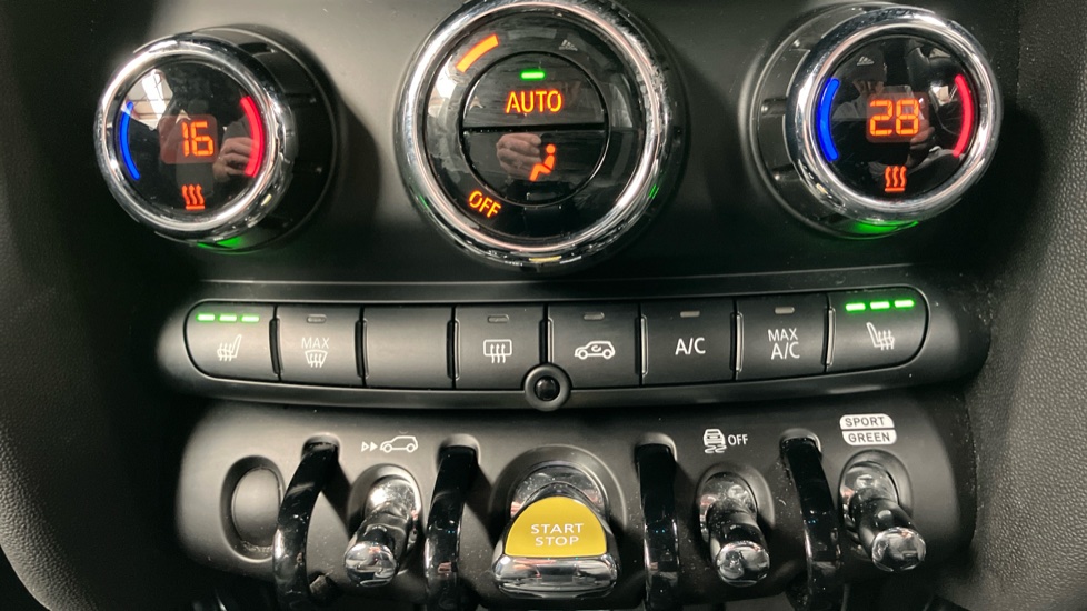 MINI Hatchback 135kW Cooper S Multitone Edition 33kWh 3dr Auto Electric Hatchback - Image 67