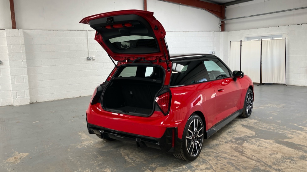 MINI Cooper 160kW SE Sport 54kWh 3dr Auto Electric Hatchback - Image 47