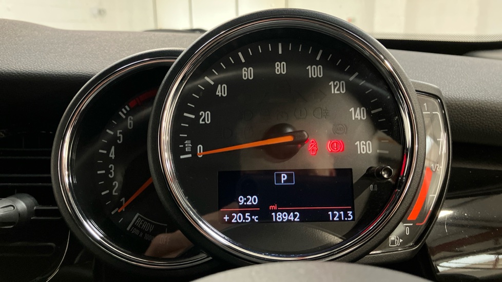 MINI Hatchback 2.0 Cooper S Sport 5dr Auto [Comfort/Nav Pack] Petrol Hatchback - Image 9
