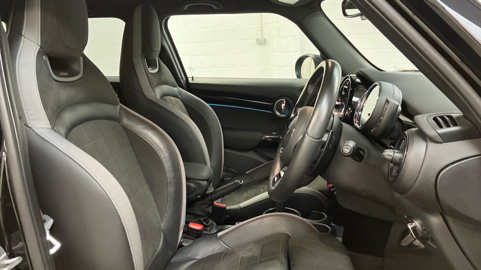 MINI Hatchback 2.0 Cooper S Sport 5dr Auto [Comfort/Nav Pack] Petrol Hatchback - Image 11