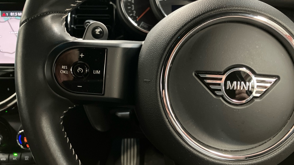 MINI Hatchback 2.0 Cooper S Sport 5dr Auto [Comfort/Nav Pack] Petrol Hatchback - Image 17