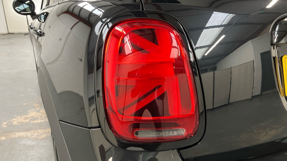 MINI Hatchback 2.0 Cooper S Sport 5dr Auto [Comfort/Nav Pack] Petrol Hatchback - Image 22