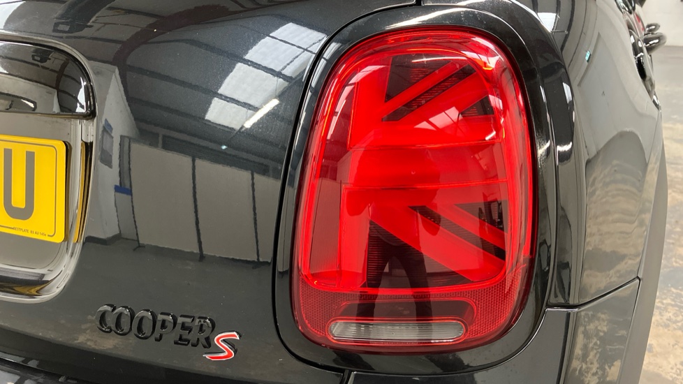 MINI Hatchback 2.0 Cooper S Sport 5dr Auto [Comfort/Nav Pack] Petrol Hatchback - Image 25