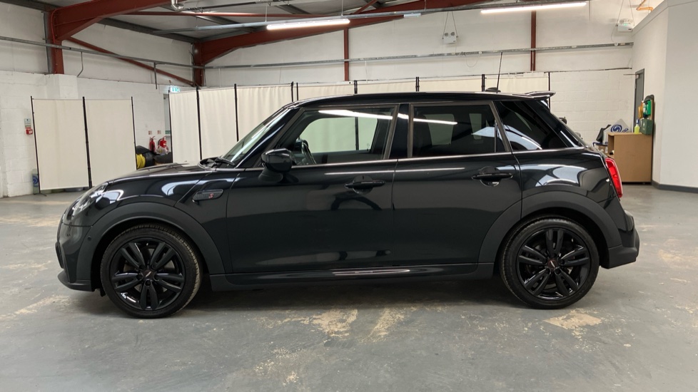 MINI Hatchback 2.0 Cooper S Sport 5dr Auto [Comfort/Nav Pack] Petrol Hatchback - Image 32