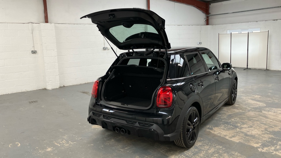 MINI Hatchback 2.0 Cooper S Sport 5dr Auto [Comfort/Nav Pack] Petrol Hatchback - Image 45