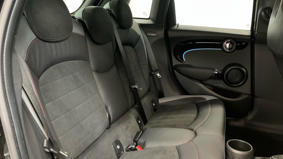 MINI Hatchback 2.0 Cooper S Sport 5dr Auto [Comfort/Nav Pack] Petrol Hatchback - Image 47