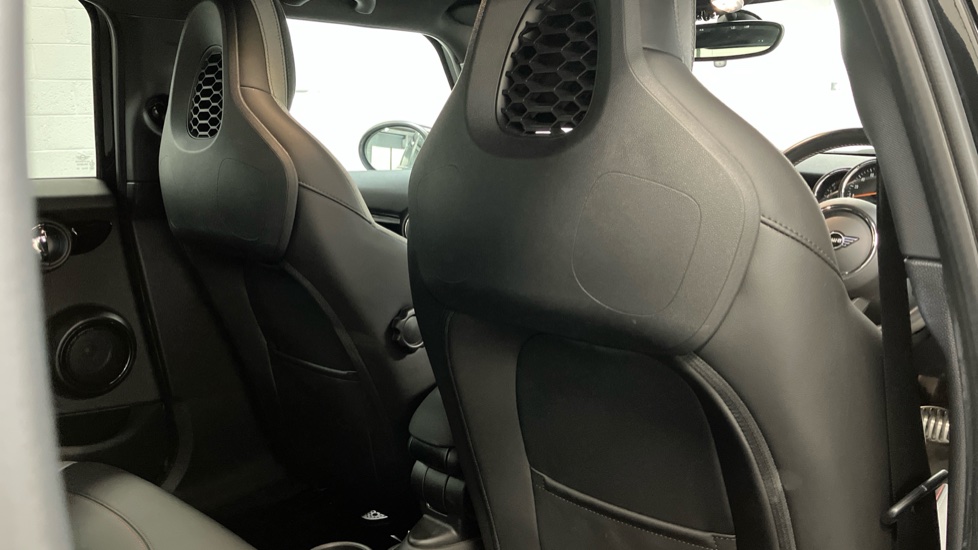 MINI Hatchback 2.0 Cooper S Sport 5dr Auto [Comfort/Nav Pack] Petrol Hatchback - Image 48