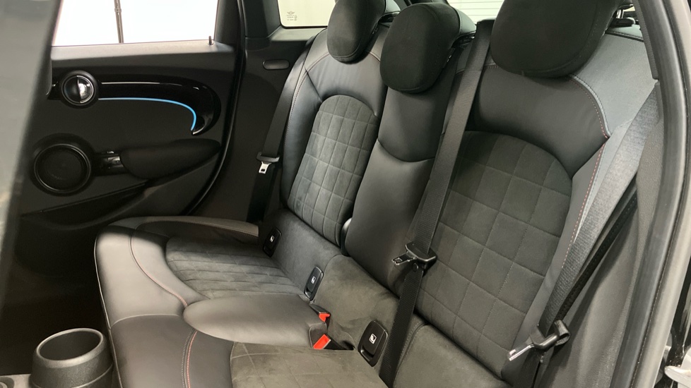 MINI Hatchback 2.0 Cooper S Sport 5dr Auto [Comfort/Nav Pack] Petrol Hatchback - Image 50