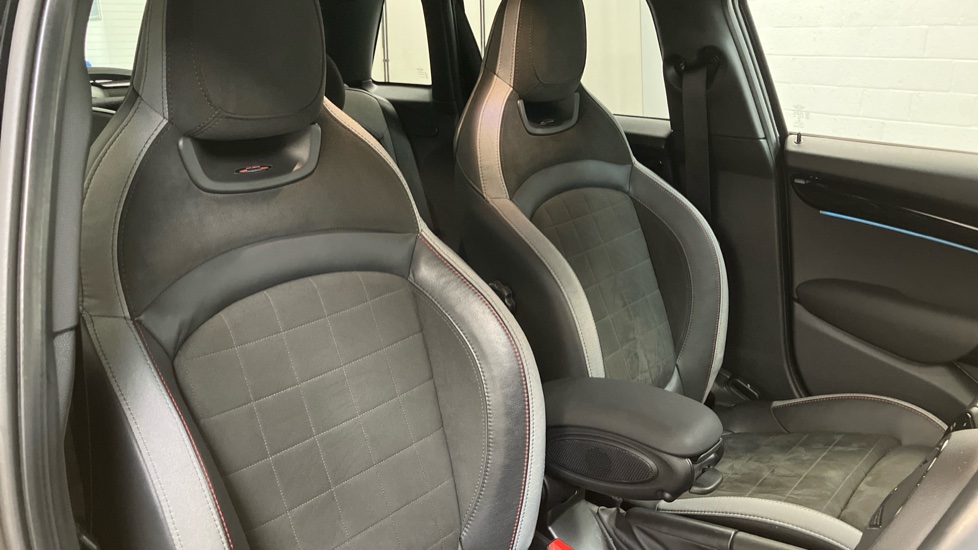 MINI Hatchback 2.0 Cooper S Sport 5dr Auto [Comfort/Nav Pack] Petrol Hatchback - Image 54
