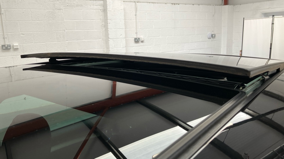 MINI Hatchback 1.5 Cooper Exclusive II 3dr Auto Petrol Hatchback - Image 27