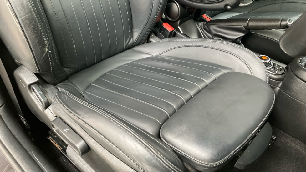 MINI Hatchback 1.5 Cooper Exclusive II 3dr Auto Petrol Hatchback - Image 54