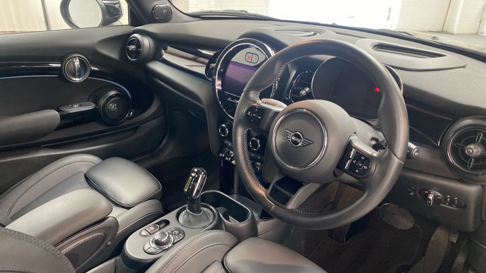 MINI Hatchback 135kW Cooper S Level 3 33kWh 3dr Auto Electric Hatchback - Image 6