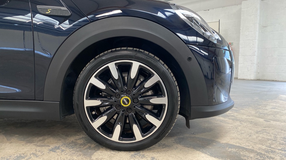 MINI Hatchback 135kW Cooper S Level 3 33kWh 3dr Auto Electric Hatchback - Image 14