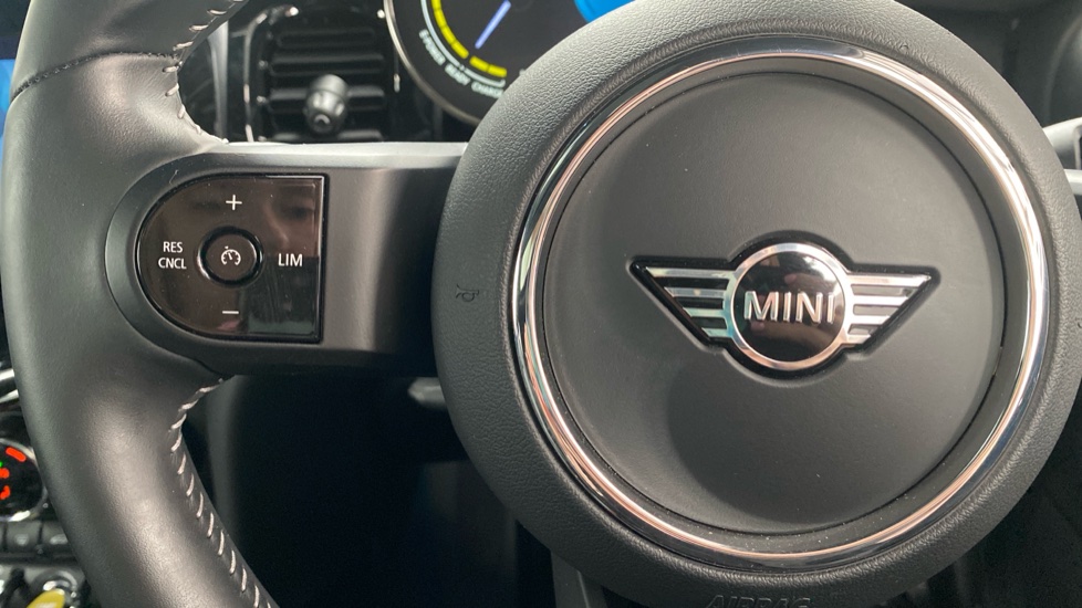 MINI Hatchback 135kW Cooper S Level 3 33kWh 3dr Auto Electric Hatchback - Image 17