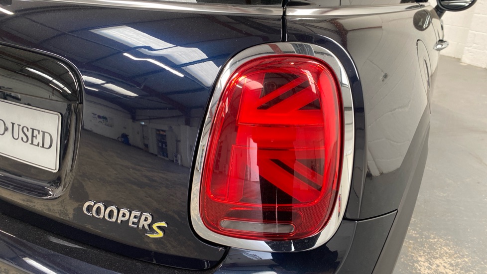 MINI Hatchback 135kW Cooper S Level 3 33kWh 3dr Auto Electric Hatchback - Image 22