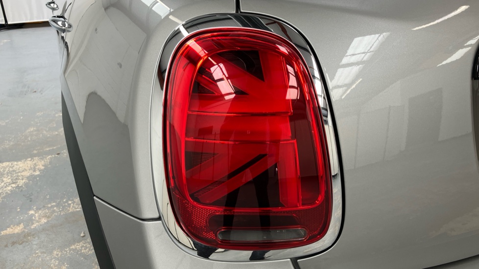 MINI Hatchback 1.5 Cooper Classic Premium Plus 5dr Auto Petrol Hatchback - Image 22